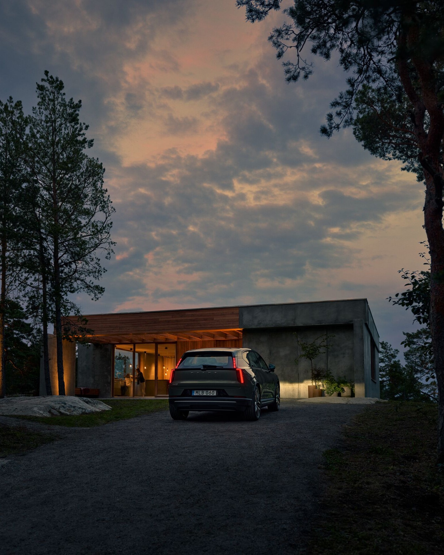 Volvo EX60 in avondsetting