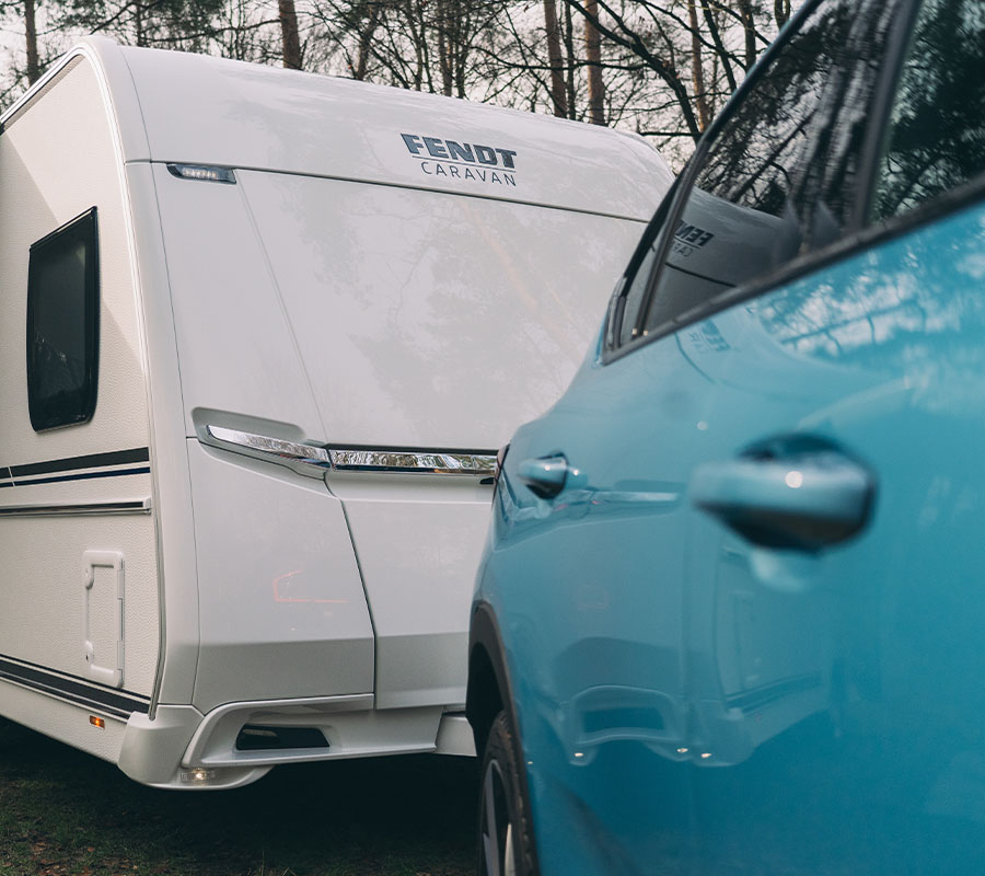 Vakantie caravan elektrische auto Volvo bagageruimte