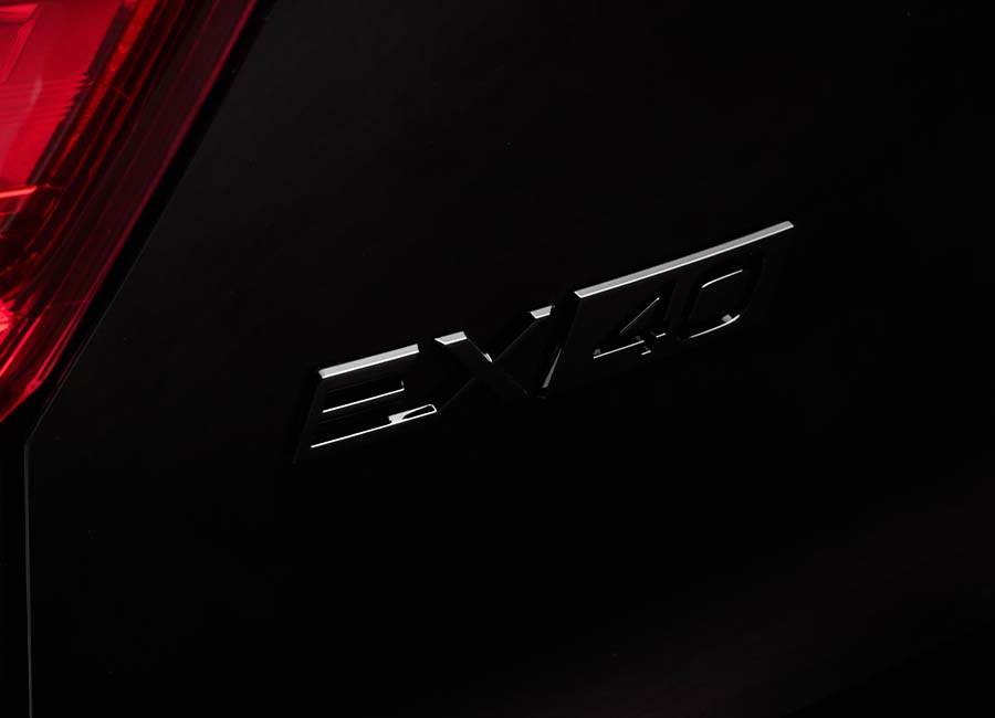Volvo EX40 Electric Black Edition modelaanduiding