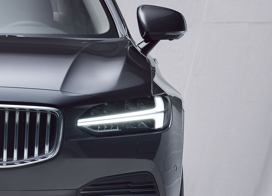 Volvo S90 Recharge Plug-in hybrid thor's hammer